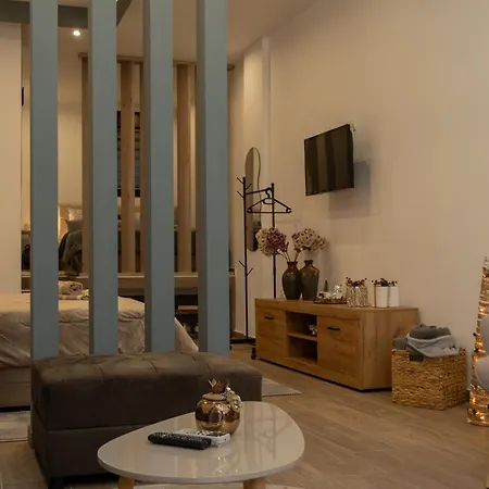 Celestia House * كالامباكا